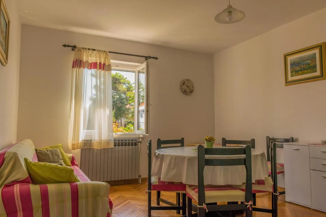 Apartments White & Green In Malinska