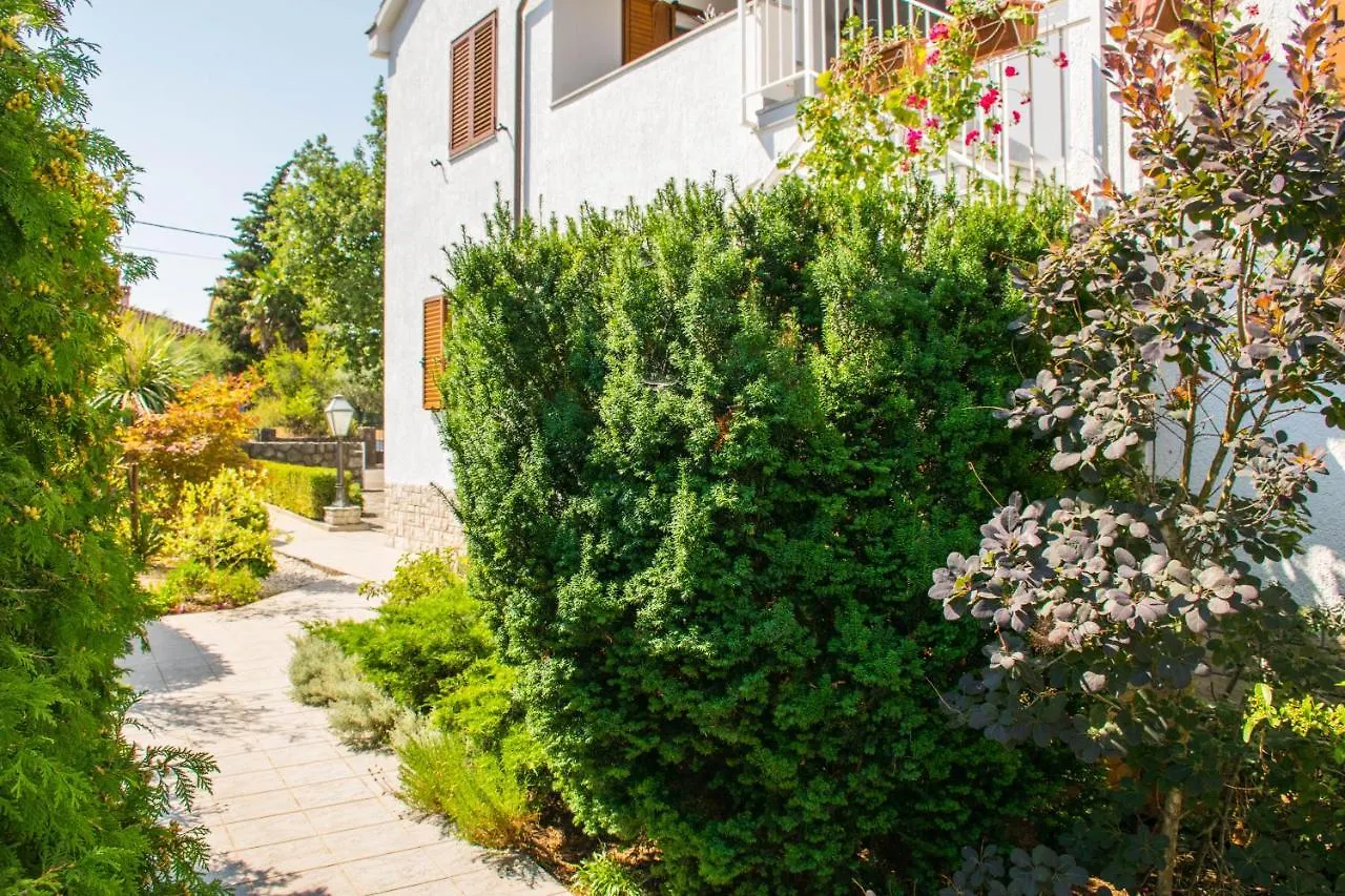 Apartments White & Green In Malinska Croatia