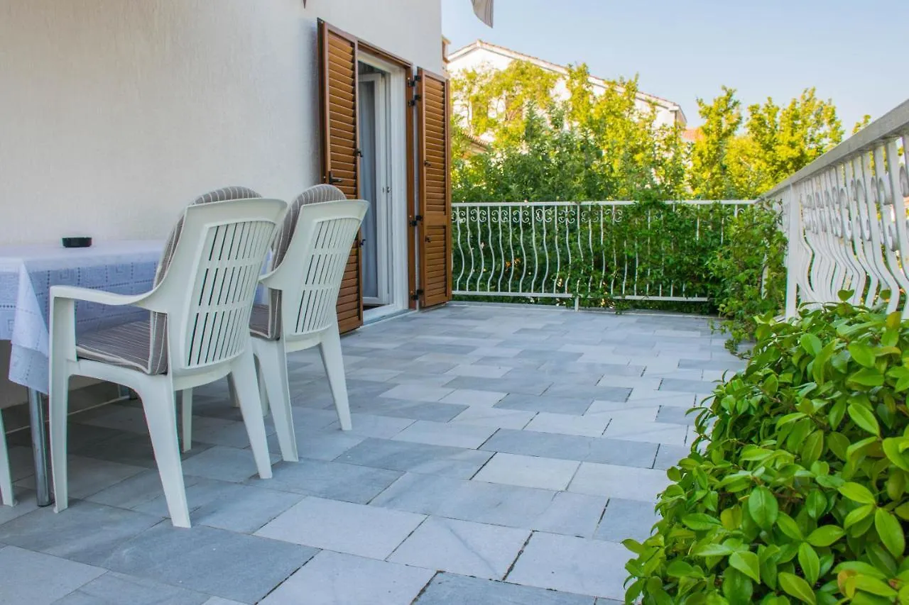 Apartments White & Green In Malinska Croatia