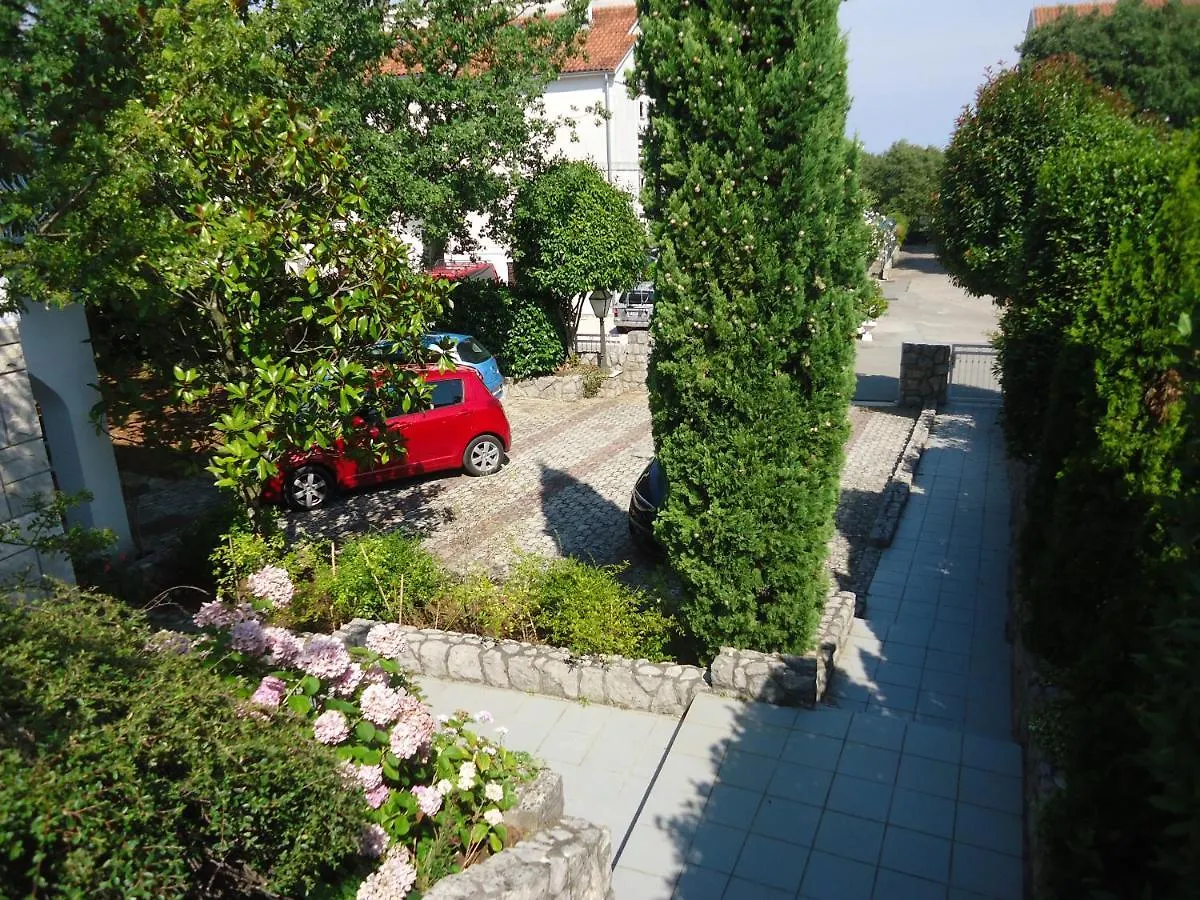 Apartments White & Green In Malinska Croatia