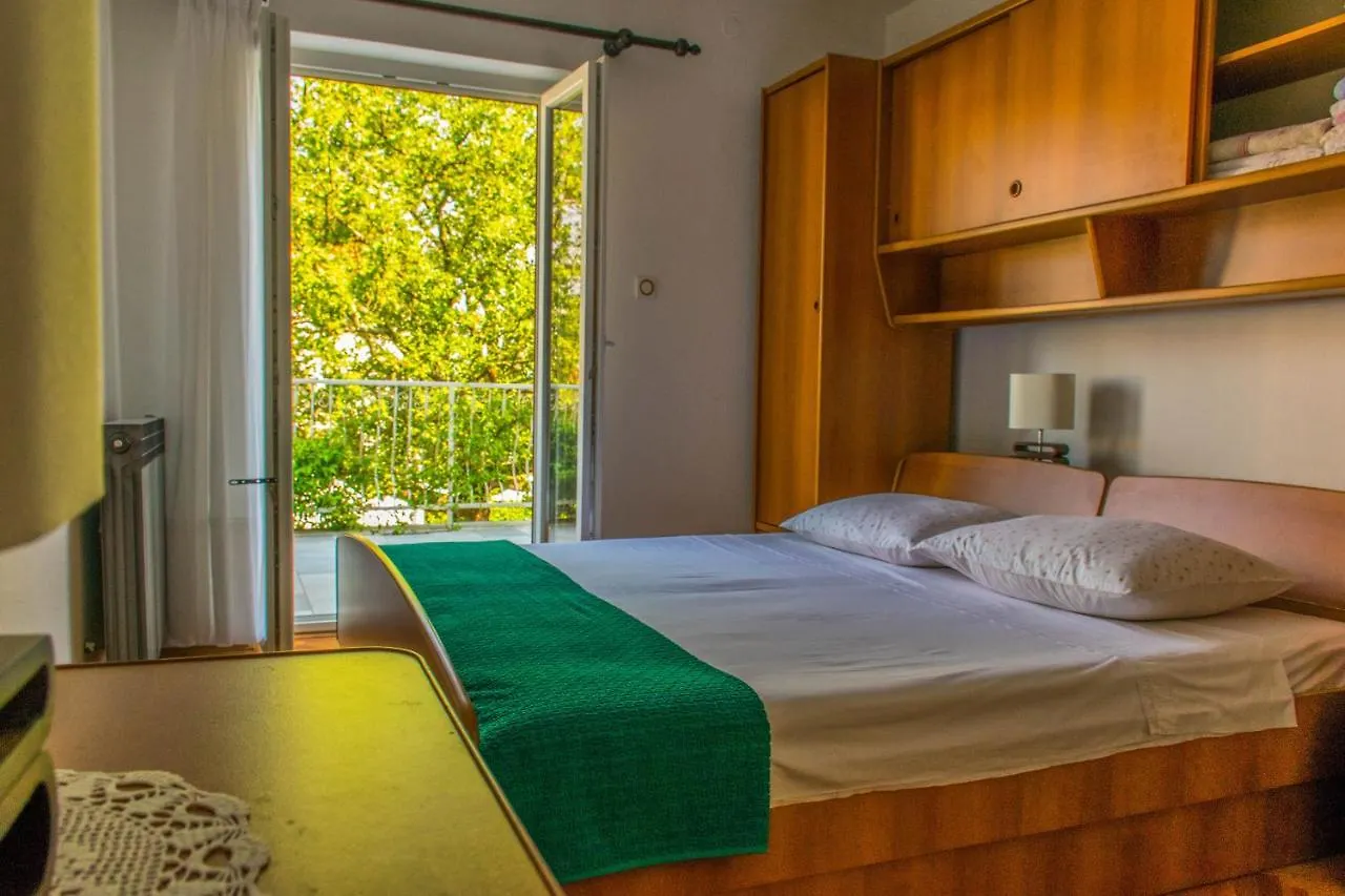 Apartments White & Green In Malinska