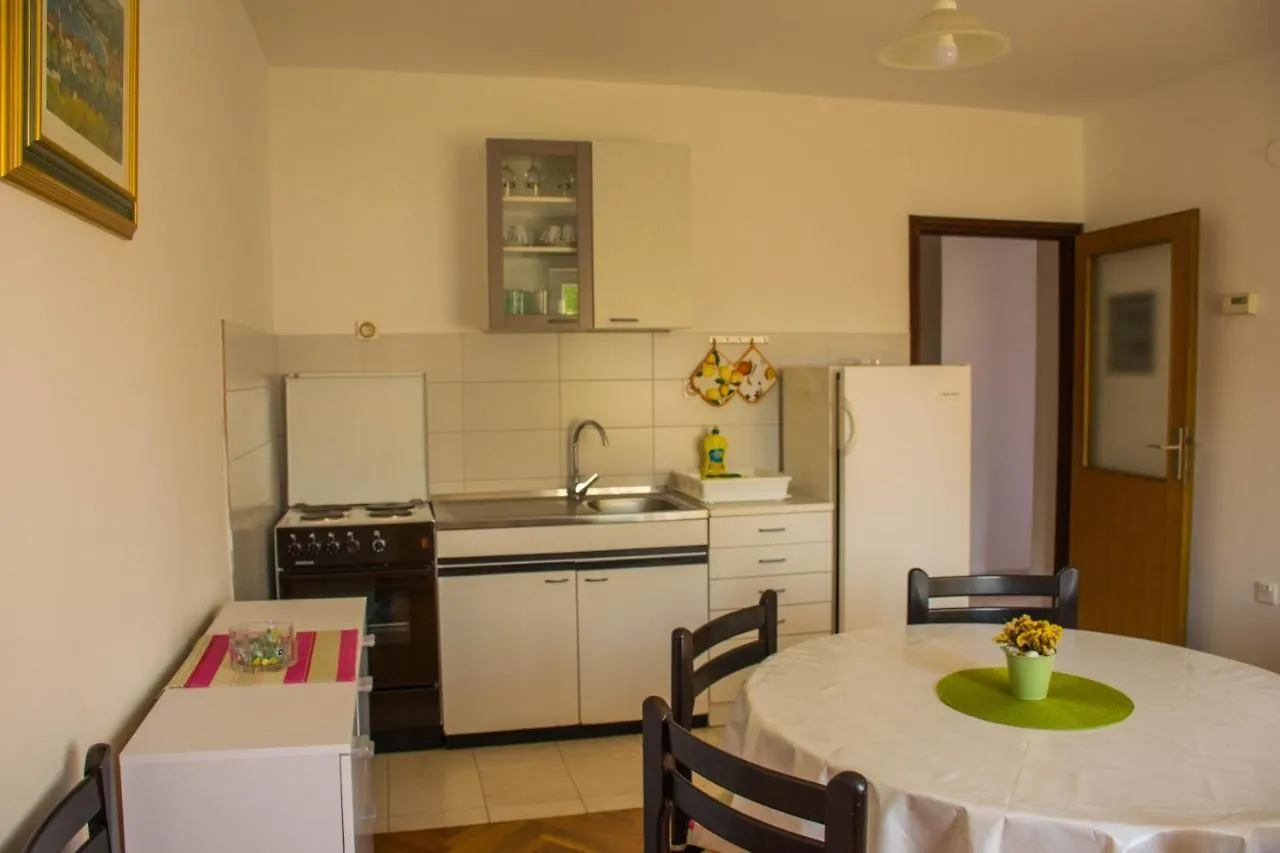 Apartments White & Green In Malinska