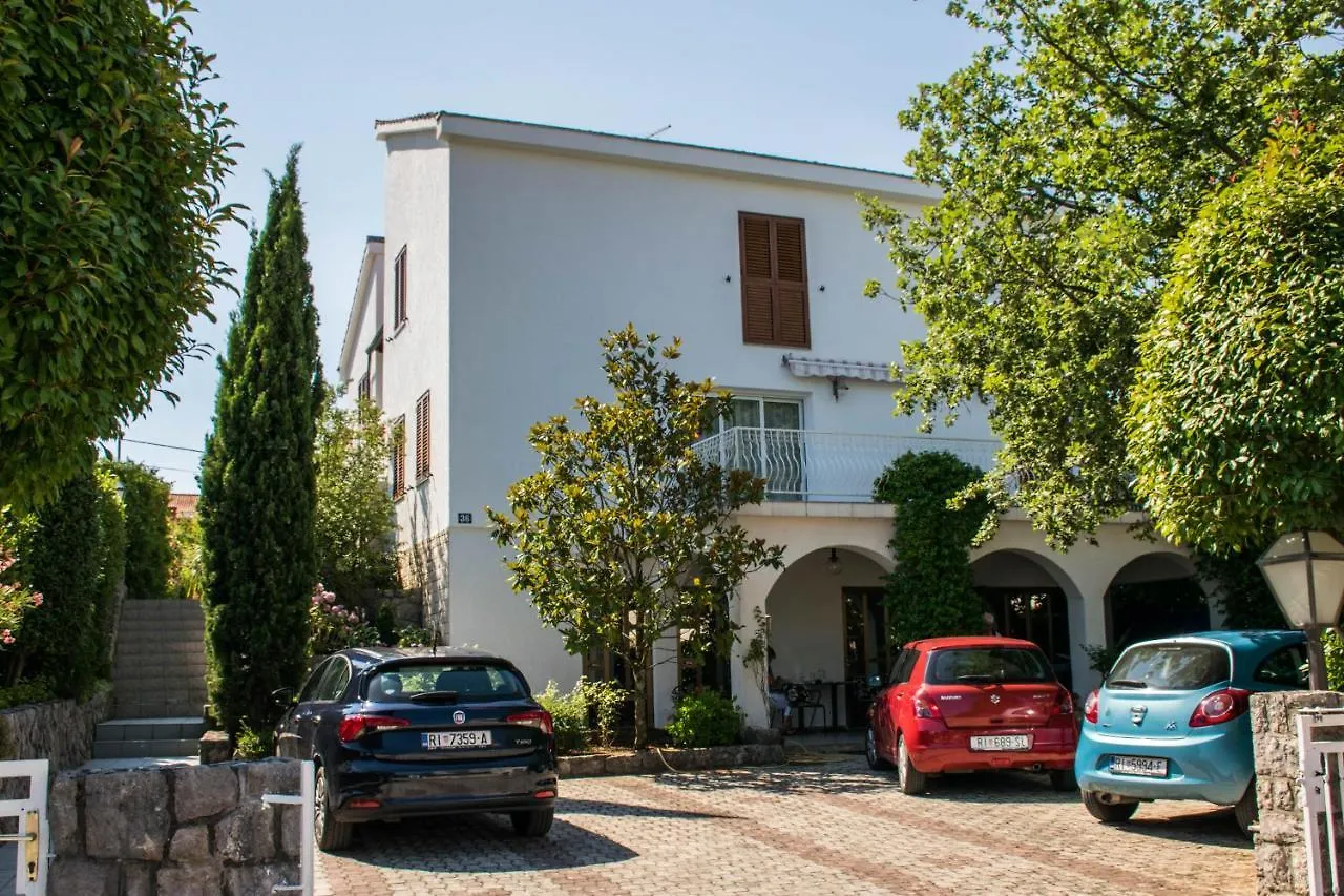 Apartments White & Green In Malinska