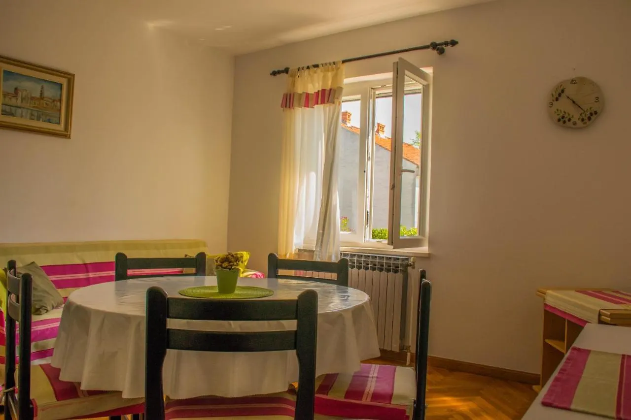 Apartments White & Green In Malinska