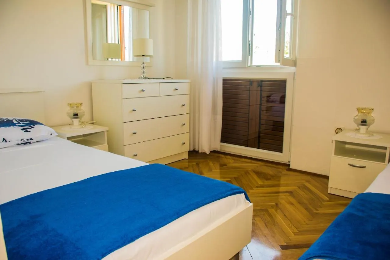 Apartments White & Green In Malinska