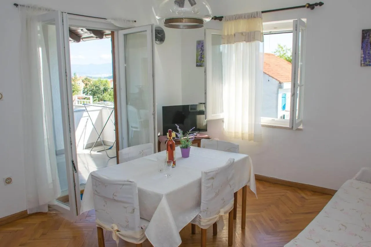 Apartments White & Green In Malinska